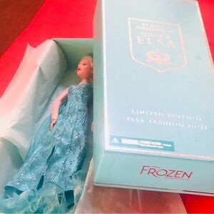 Disney Frozen Queen Elisa Broadway Musical 2018